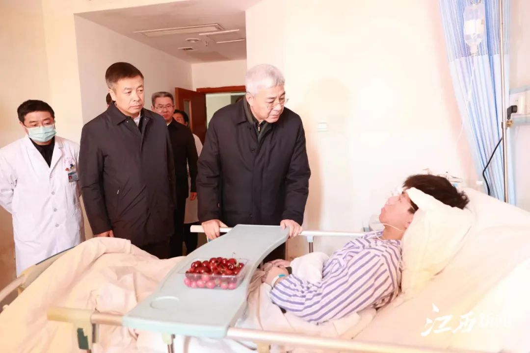 尹弘赴新余指导火灾事故处置工作时强调认真贯彻落实习近平总书记重要指示精神全力以赴做好伤员救治和善后处置工作